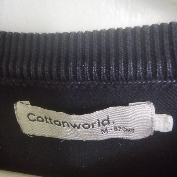 Multiple sweaters - Picture 6 of 6